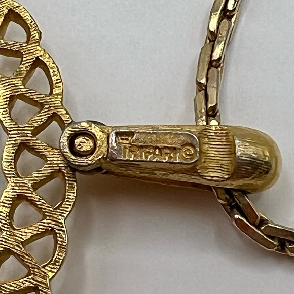 Cancer 1970’s Trifari Zodiac Etched Glass Medallion on Sarah Coventry Chain - Picture 3 of 8